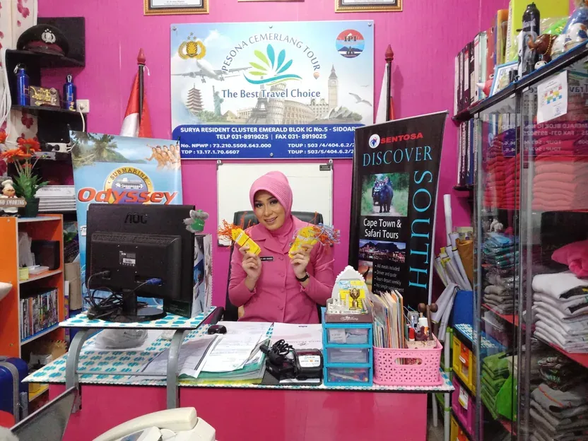 Meja layanan Pesona Cemerlang Tour